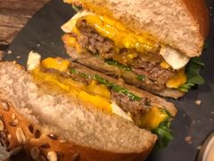 经典芝士汉堡-HIGH FIVE哈福手工汉堡(桂林路店)