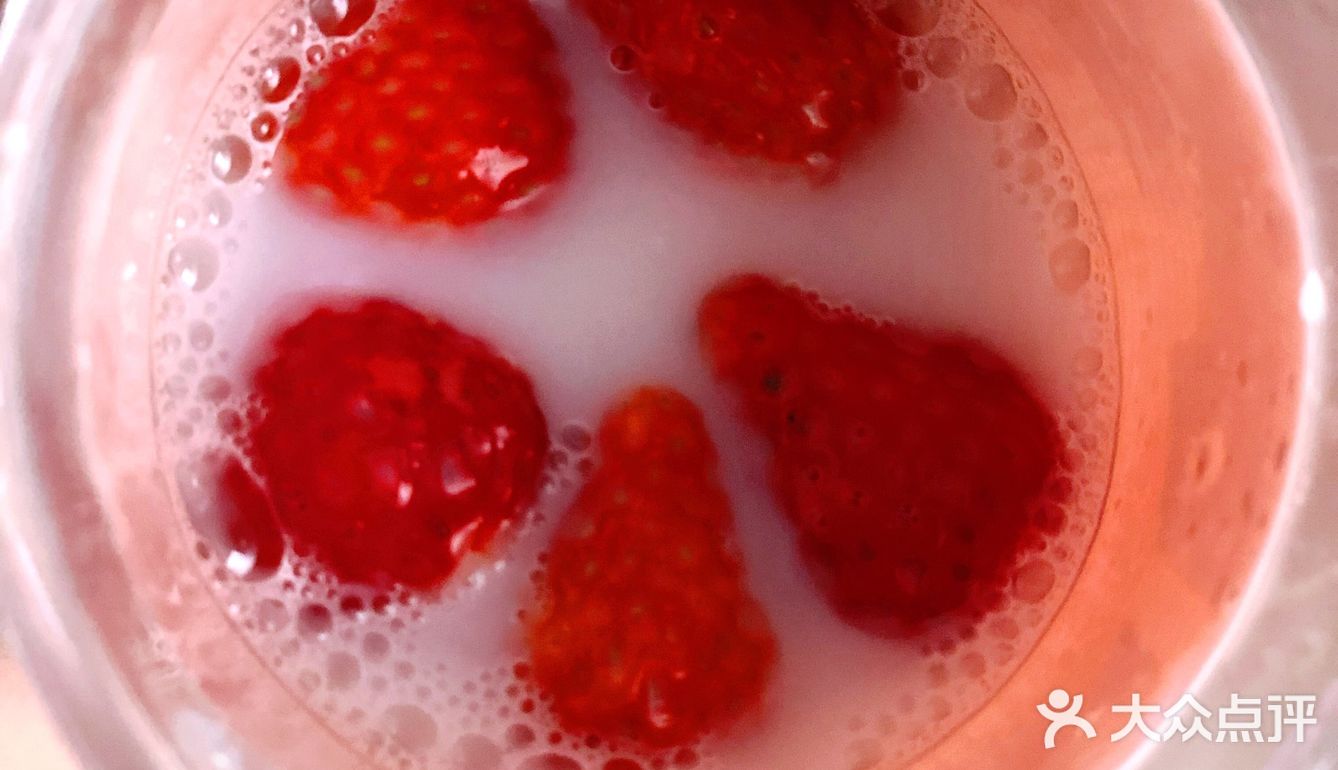 一分钟搞定【草莓奶茶】