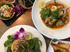 -Chom Cafe and Restaurant