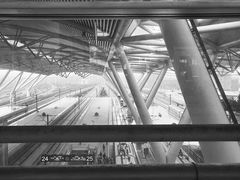 -星巴克(广州南站A18检票口楼上)