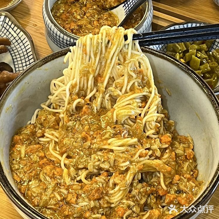 右滑，给大家表演吃128的蟹面