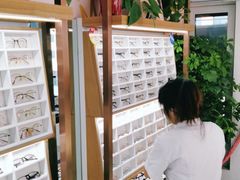 -视野联行眼镜·蔡司授权店(长白万象汇店)