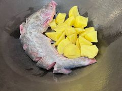 -老刘生态大鱼坊铁锅炖鱼(赛马场店)