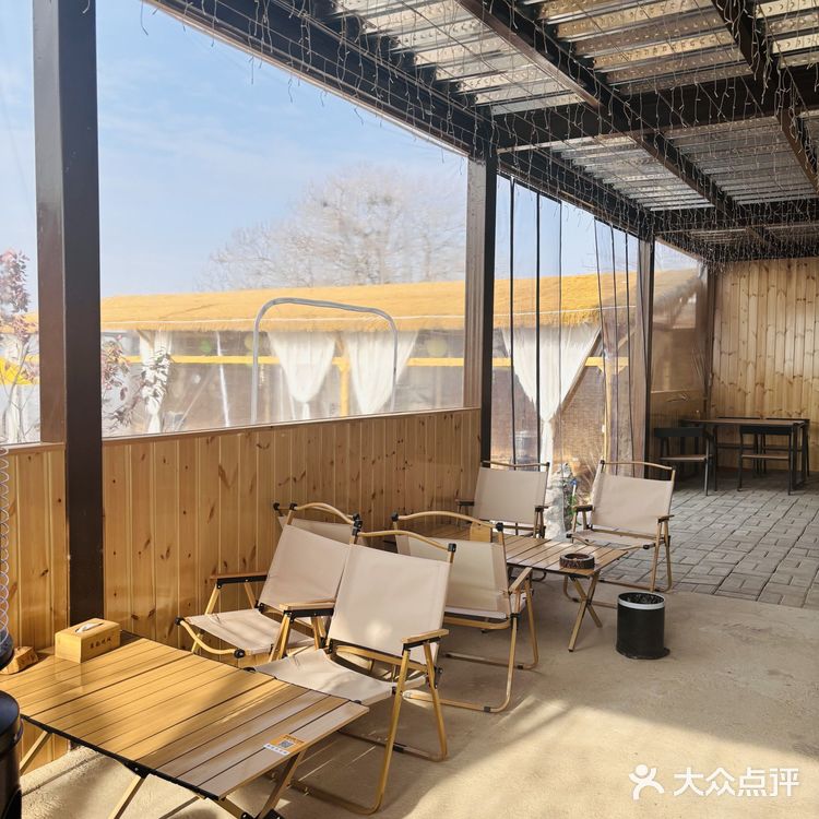 山顶观城好地方，周末休闲松心情