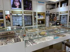 -美式眼镜·授权蔡司.依视路.尼康.豪雅.明月(人民广场店)