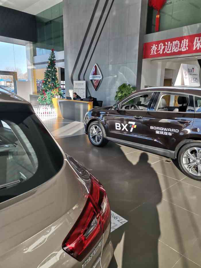 嗯位置,挺好4s店,挺大服务很好.