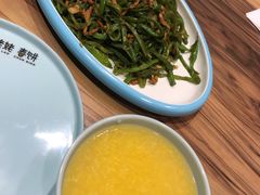 鲜豆角炒肉丝-合合春饼·酱骨·东北菜(潘家园店)