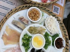 -花馬肆.云南过桥米线(汉神购物广场现场熬汤店)