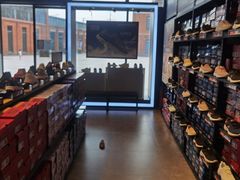 -SKECHERS 斯凯奇(上海国际时尚中心店)