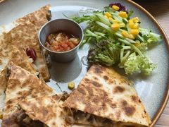 牛肉馅饼配迷你沙拉-HELLO 27 意面·沙拉·帕尼尼