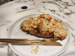 杏仁羊角可颂-WHEAT&BAKER-麥(凯德来福士店)