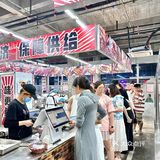 “烟火气中烧烤聚会的乐趣与美味共享”