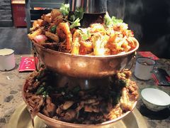 -沪小二炭火蛙锅(淮海中路美食不夜城店)