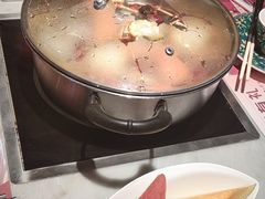 -尚尚仙·酸汤猪手·猪肚鸡火锅(华联万柳购物中心店)