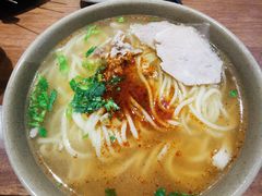 -亮亮面馆(经六路店)