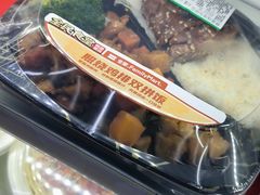 -全家便利店(莲花池东路店)