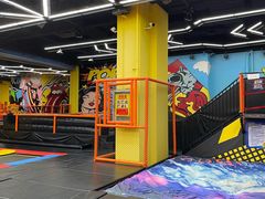 -爱蹦iBOON蹦床运动馆(江汉店)
