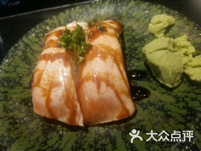 天家·金枪鱼世家(新世界城店)火炙三文鱼寿司图片 - 第1张