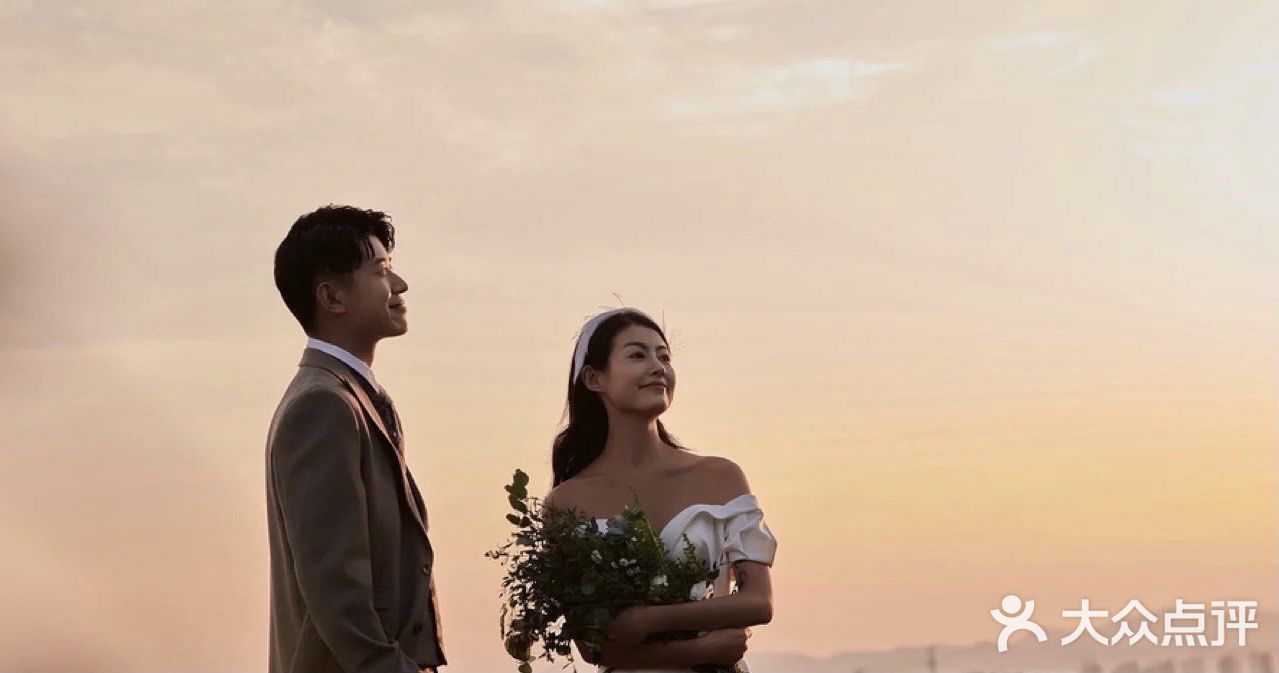  姐妹看了都会夸赞的电影感婚纱照氛围感满满