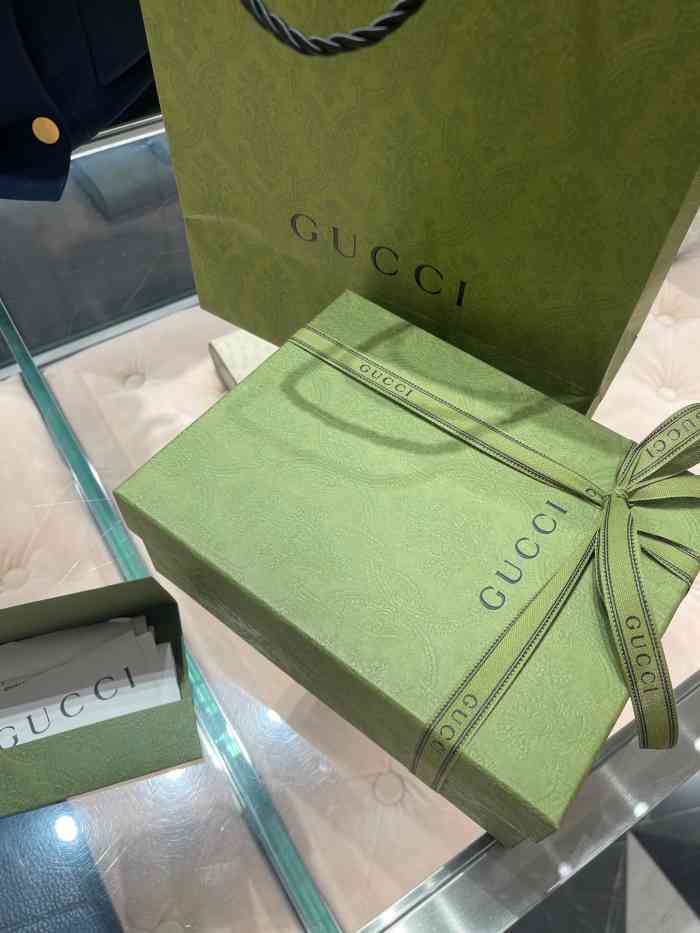 gucci(skp女装店)-"skp店庆活动,加了一天班身心疲惫只想睡.