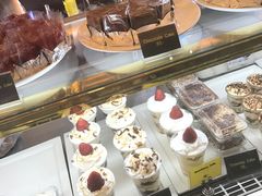 -莓园冰淇淋店