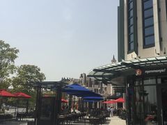 -奕欧来上海购物村停车场