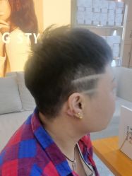 -一東造型烫发染发
