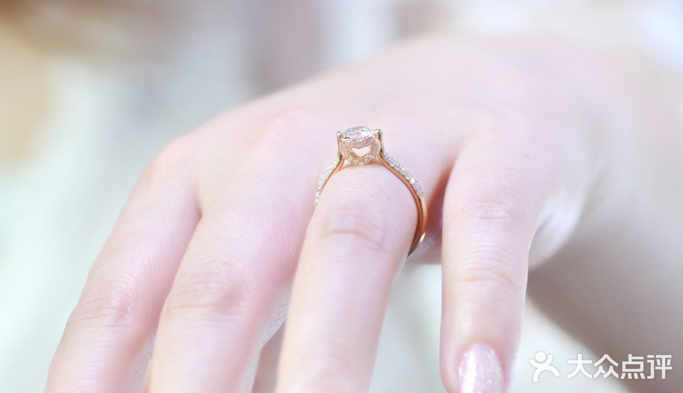 就是它了！没有人不会为这枚结婚钻戒而动心！