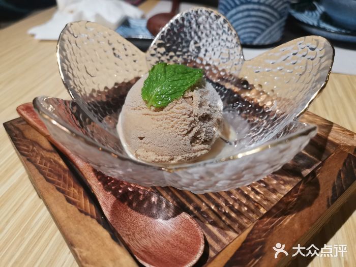 舞漁日料美人胶原锅(陆家嘴中心店)冲绳海盐焦糖冰淇淋图片