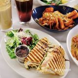 “请吃饭的漂亮姐姐🍽️”  