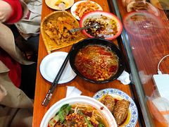 -爆炸头阿姨小四川正宗川味小吃(无任何分店)
