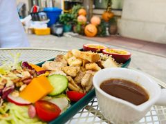 百香果鸡肉沙拉-露露家咖啡店