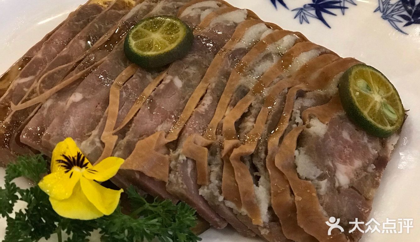 当然要尝尝大名鼎鼎的狗不理包子了