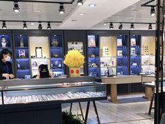 -宏宇眼镜蔡司依视路折扣店(兆佳眼镜城店)