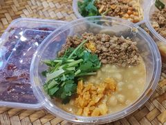 -爆炸头阿姨小四川正宗川味小吃(无任何分店)