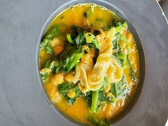 豌豆黄浸豌豆尖-半山腰·云南菜(侨福芳草地店)