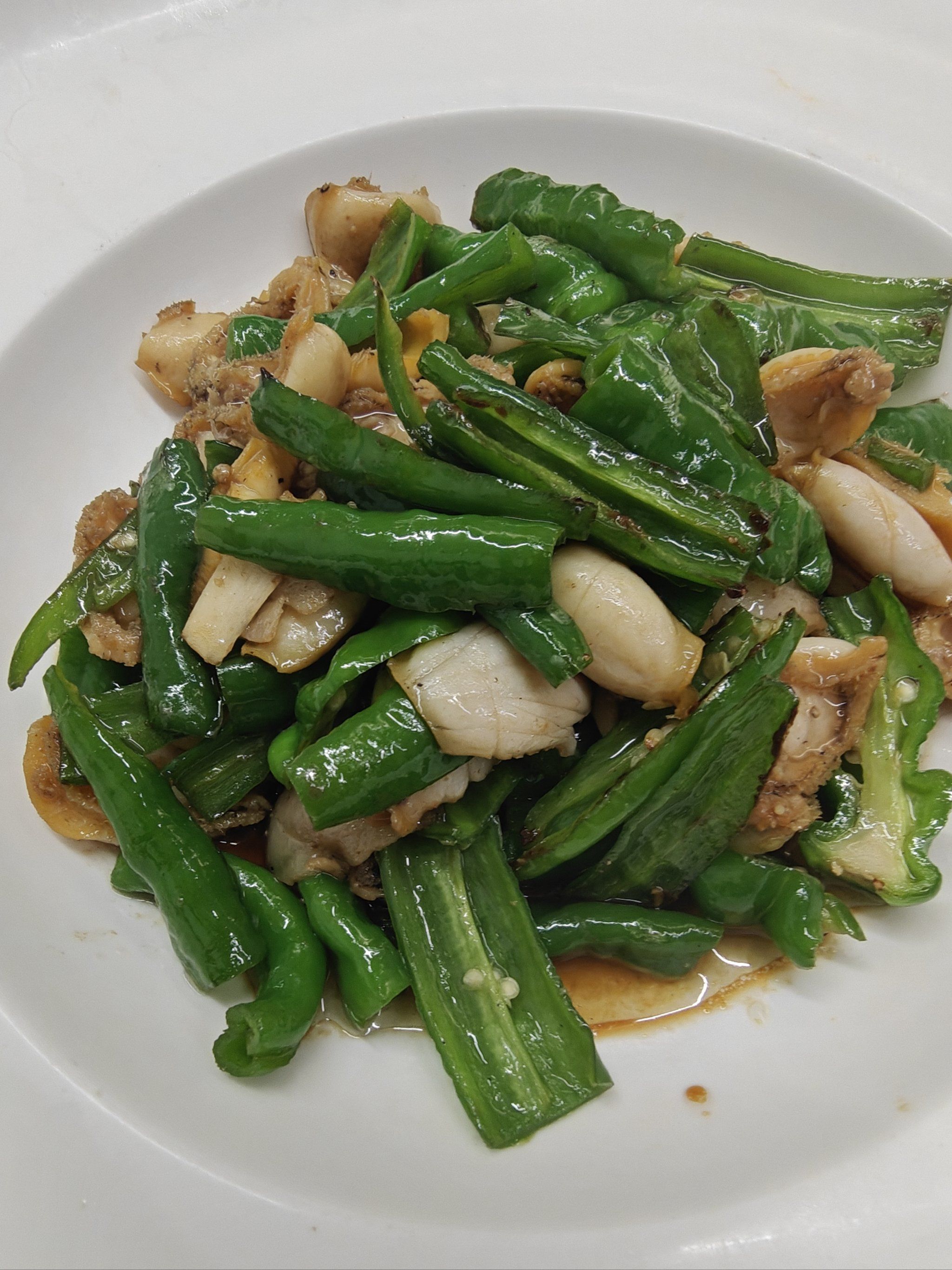 特别是青椒炒鲍鱼,有特色,味道好,值得推荐,菜根香,很爽口