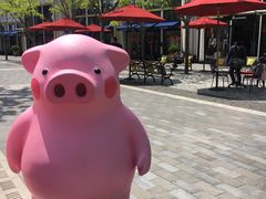 -奕欧来上海购物村停车场