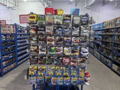 -逝水玩具折扣店