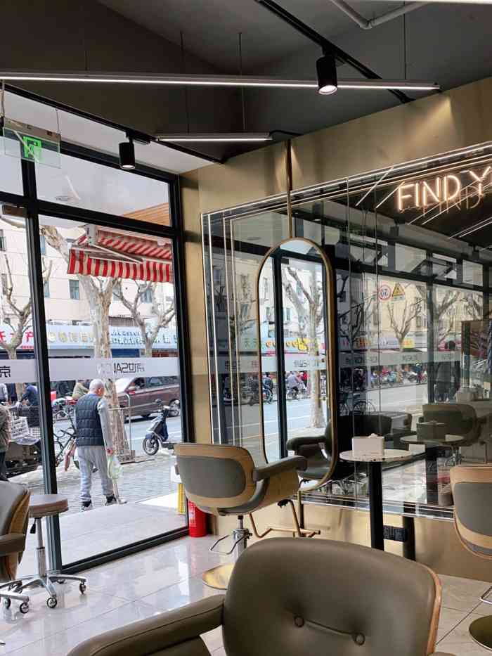 京世沙龙(昌里店)-"三周前去剪发,姚亮给我剪的发型不错,手工.