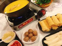 -鲜入围煮花胶鸡海鲜火锅