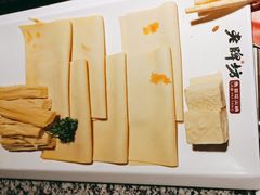 -老牌坊云南鱼豆花火锅(哈西万达店)