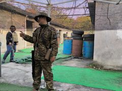 -东湖小天池真人CS彩弹野战基地