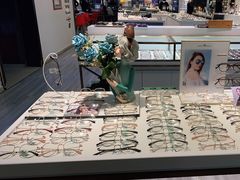 -宏宇眼镜蔡司依视路折扣店(兆佳眼镜城店)