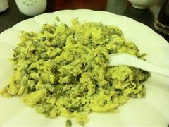 超大盘的槐花炒蛋-邢家锅贴老店·非遗·开封菜(金明广场店)