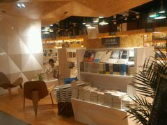 -新华里咖啡书吧(新华书店小寨店)