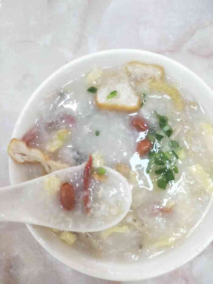 味先肠粉(三元里店)-"棠下公交车站旁边,一下车就能看到.点了.