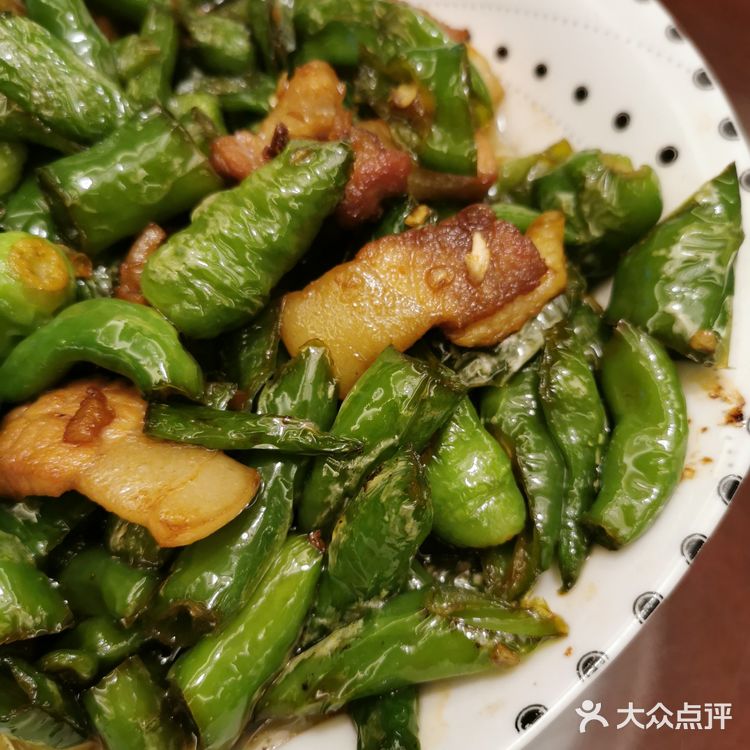五花肉炒二荆条辣椒！