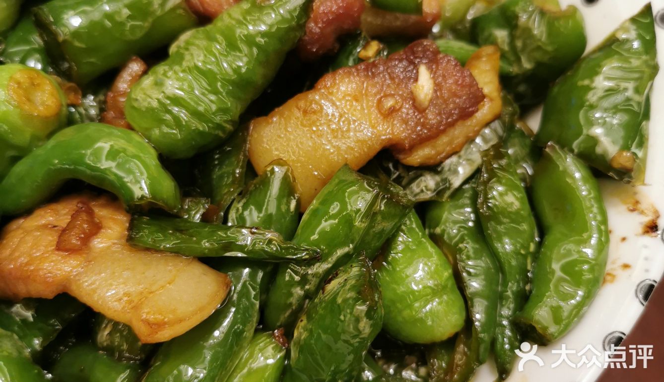 五花肉炒二荆条辣椒！
