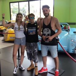 -猜发型定制沙龙